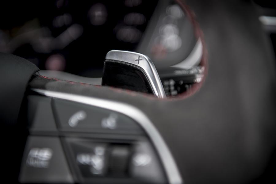 Детали интерьера Audi RS Q3 2019 года  (UK) (фото 55 из 63)